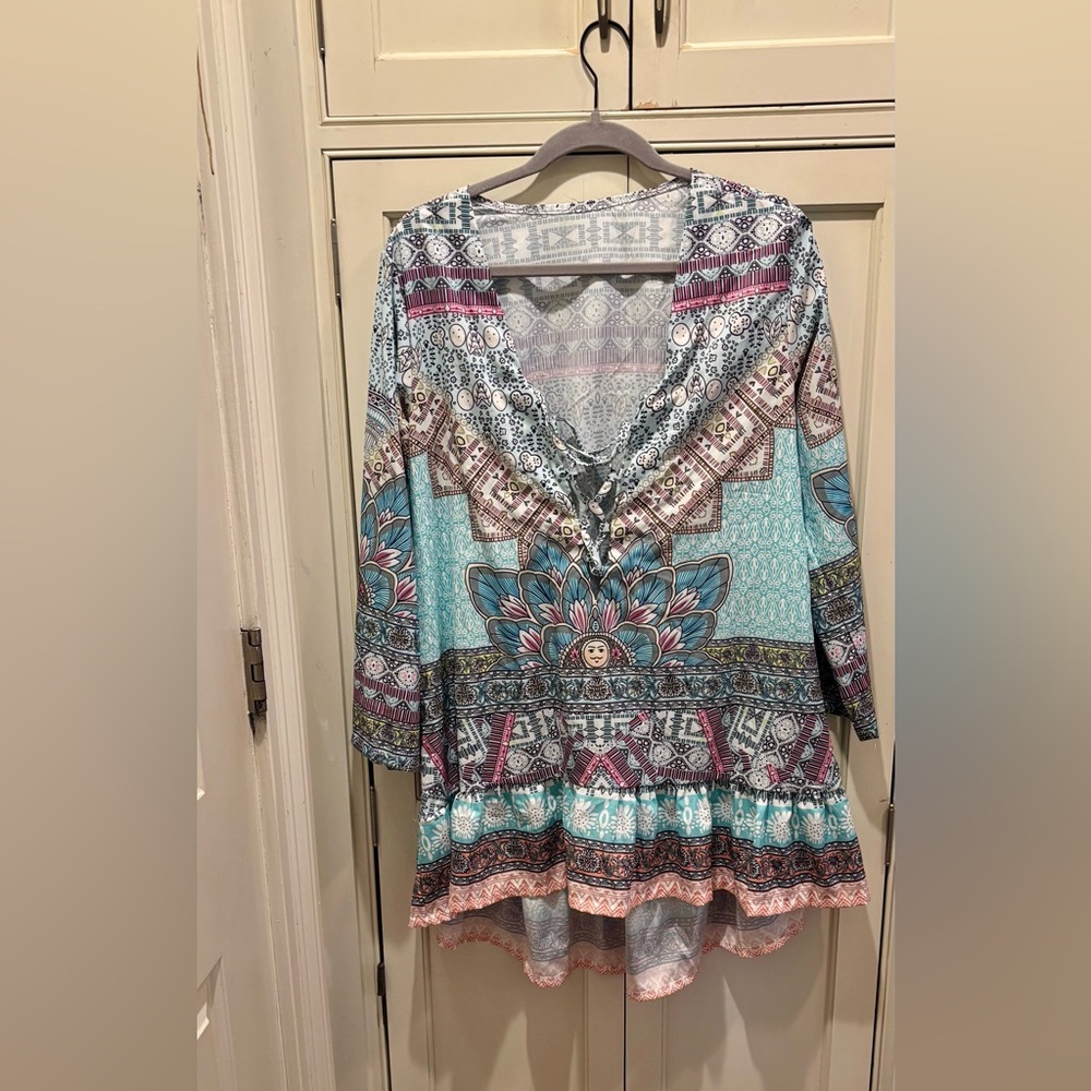 NWOT Bohemian Print V-Neck Tunic Top This is beautiful